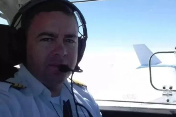 Piloto de avião que ficou 13 dias desaparecido na selva amazônica, morre um ano depois em outro acidente aéreo