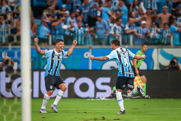 Carballo e Suárez do Grêmio ficam de fora da convocação da seleção uruguaia para jogos da Eliminatórias