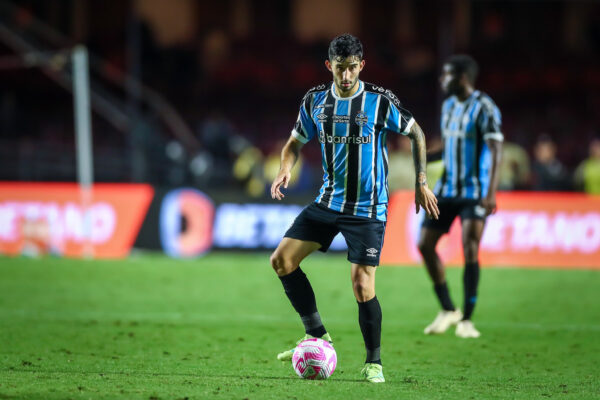 Villasanti recusa renovação de contrato com o Grêmio e rival sonda o jogador