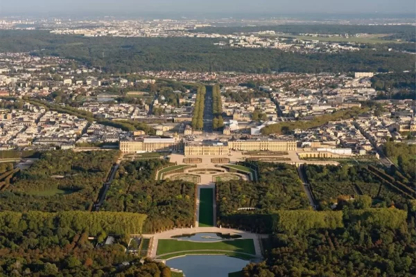 Palácio de Versalhes é evacuado após nova  ameaça de bomba