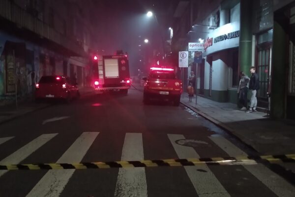 Incêndio atinge churrascaria Estrela do Porto no Centro da Capital