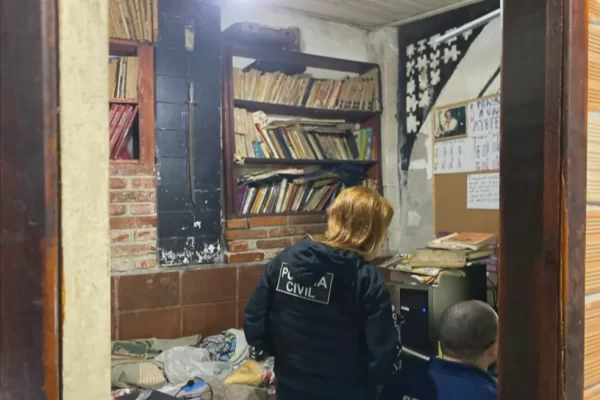 Professor é preso em Porto Alegre por armazenar pornografia infantil