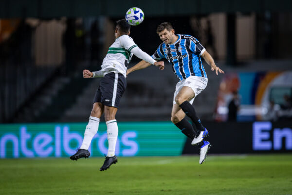Kannemann atinge marca histórica no Grêmio