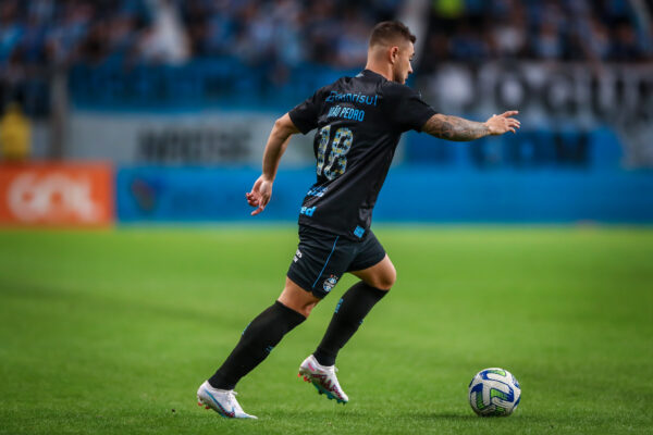 Grêmio confirma lesão de lateral que não deve mais jogar nesta temporada