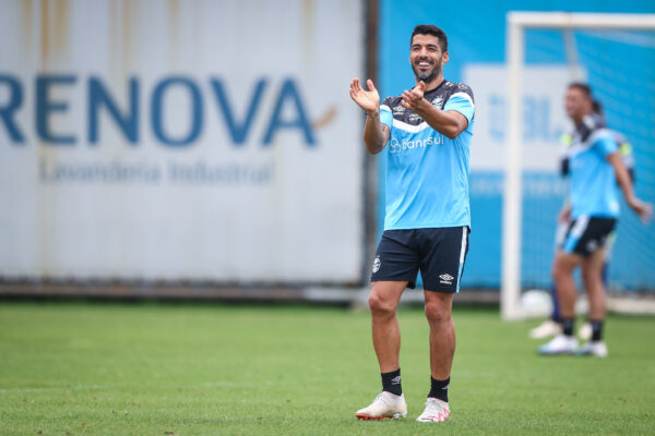 Luis Suárez considera possibilidade de permanecer no Grêmio em 2024