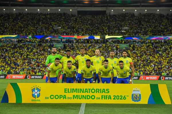 Seleção Brasileira cai posições no ranking da FIFA após derrotas nas Eliminatórias