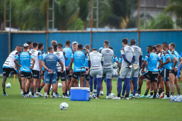 Suárez se reapresenta e Villasanti ganha folga em treino do Grêmio