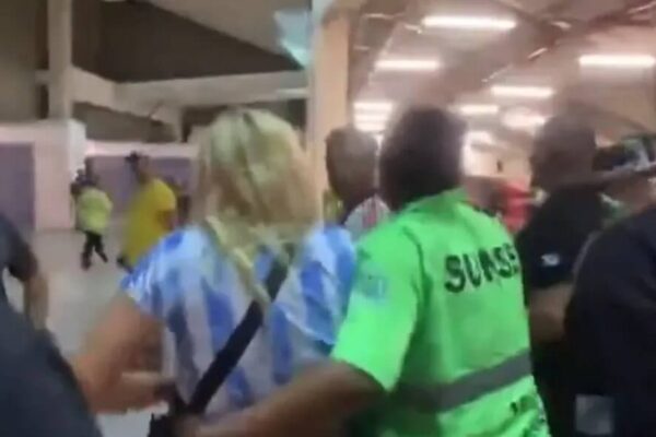 Torcedora argentina é presa por suspeita de racismo no Maracanã