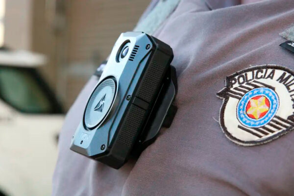 Policiais do RS vão iniciar testes de câmeras corporais nos uniformes