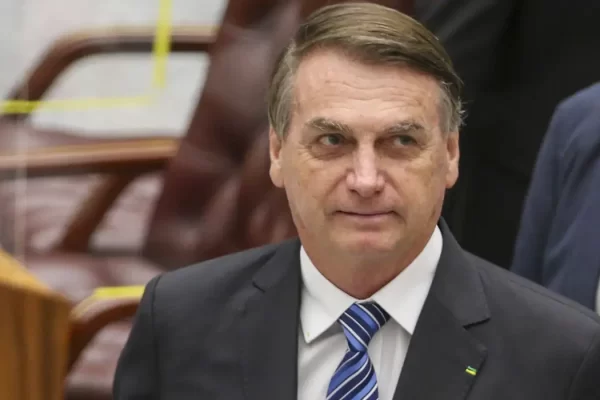 Ex-presidente Jair Bolsonaro confirmou que estará na posse de Javier Milei