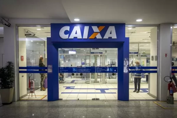 Agências da Caixa são invadidas nesta madrugada em Porto Alegre