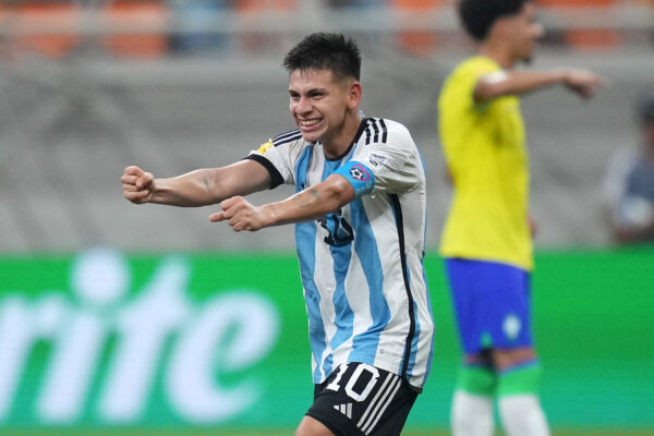 Brasil é eliminado pela Argentina na Copa do Mundo sub-17, com hat-trick de promessa do River Plate