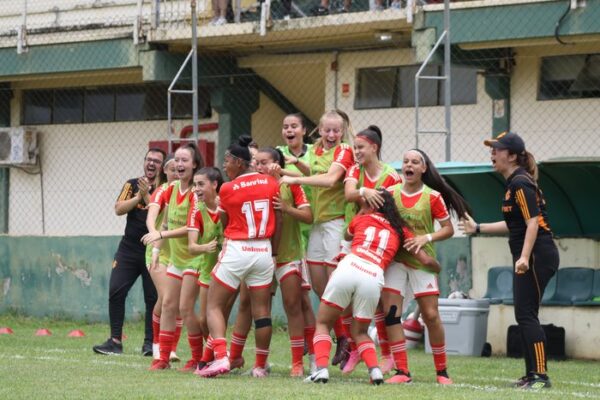 Gurias Coloradas empatam com o Grêmio e são bicampeãs do Gauchão Feminino sub-17