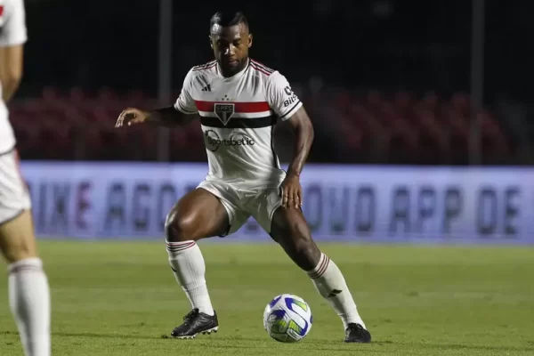 São Paulo oferece três jogadores ao Grêmio em troca de Ferreira