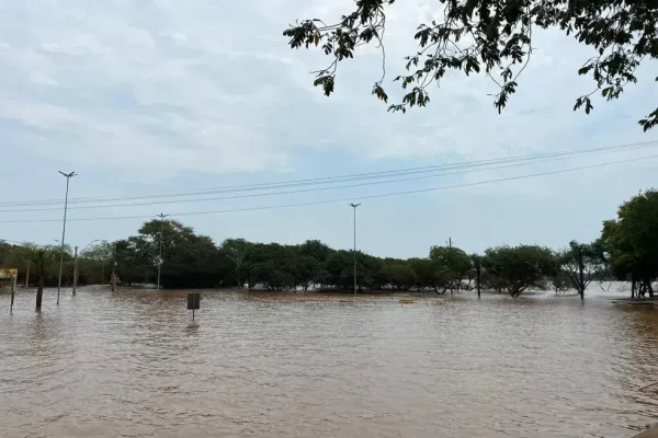 Enchente em São Borja destrói quiosques e campanha de ajuda está em andamento
