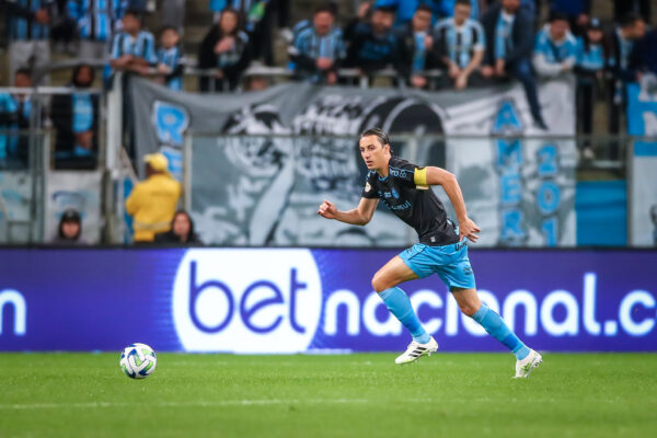Geromel revela vontade de se aposentar no Grêmio e afirma querer reduzir salário para permanecer no clube