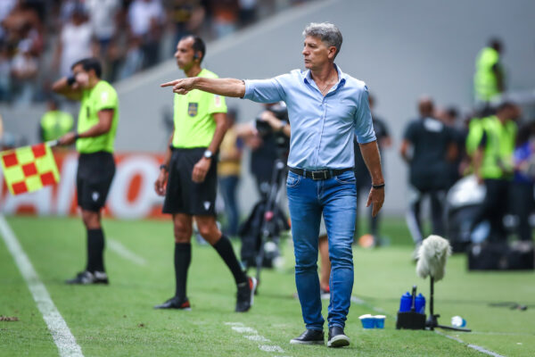 Renato Portaluppi afirma que Suárez está de saída do Grêmio: “Ele vai embora”