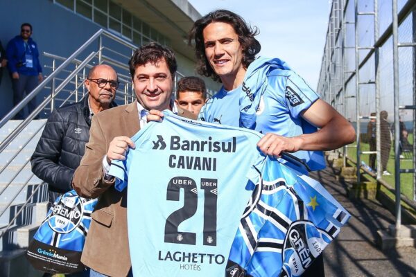Centroavante Cavani é oferecido ao Grêmio