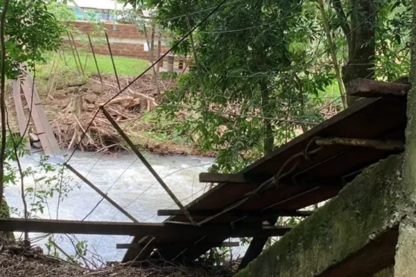 Rompimento de ponte pênsil deixa estudantes feridos no Vale do Taquari