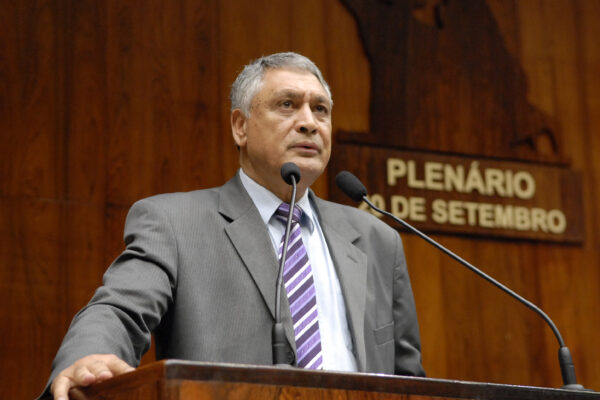 Adolfo Brito assume a presidência da Assembleia Legislativa