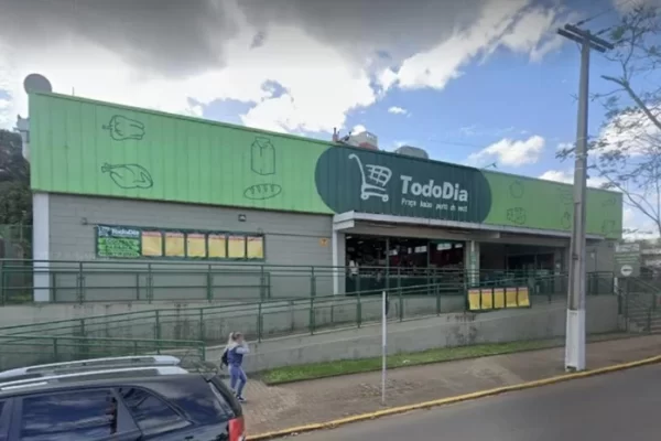 Carrefour fechará 11 supermercados no RS