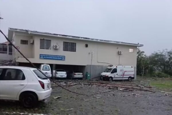 Temporal destelha hospital em São Vicente do Sul e idoso morre durante transferência