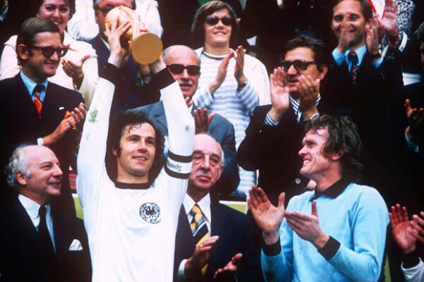 Lenda do futebol mundial, Franz Beckenbauer morre aos 78 anos