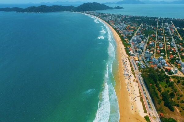 Polícia Civil investiga caso de cárcere privado e estupro envolvendo argentinas em praia de Santa Catarina