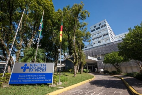 Hospitais em Porto Alegre sofrem danos e alagamentos devido ao temporal