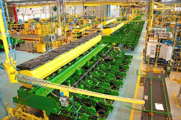 John Deere suspenderá produção em fábrica de máquinas agrícolas no RS