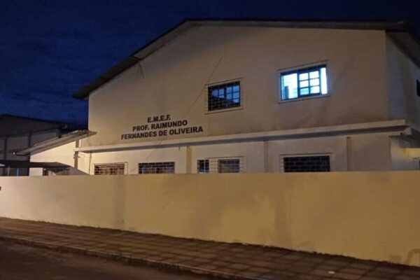 Escola em Arroio do Sal suspende aulas devido a surto de Covid-19