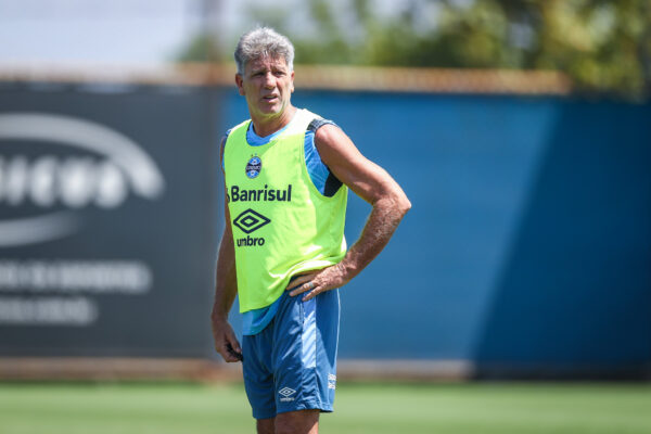 Renato Portaluppi deixa o treino do Grêmio nesta quinta-feira