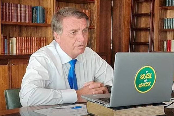 Jair Bolsonaro alterou minuta que decretava golpe de estado