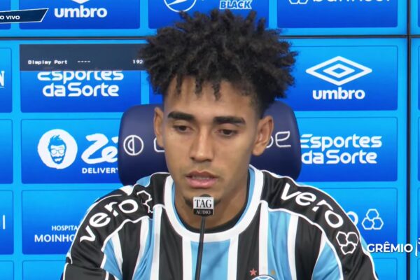 Du Queiroz é apresentado no Grêmio: “Estou preparado para atuar em qualquer posição”