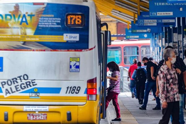 Prefeitura de Porto Alegre divulga que tarifa dos ônibus urbanos vai seguir com o valor de R$ 4,80