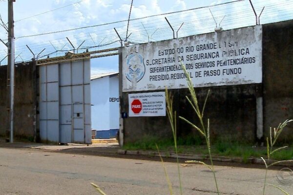 Polícia faz buscas por cinco detentos que fugiram do Instituto Penal de Passo Fundo