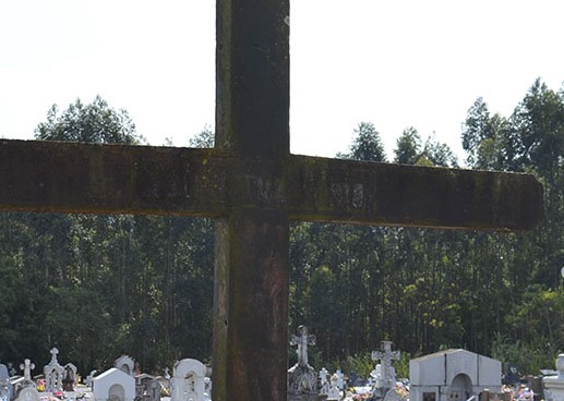MP denuncia quatro pessoas que assassinaram mulher em ritual dentro de cemitério em Formigueiro