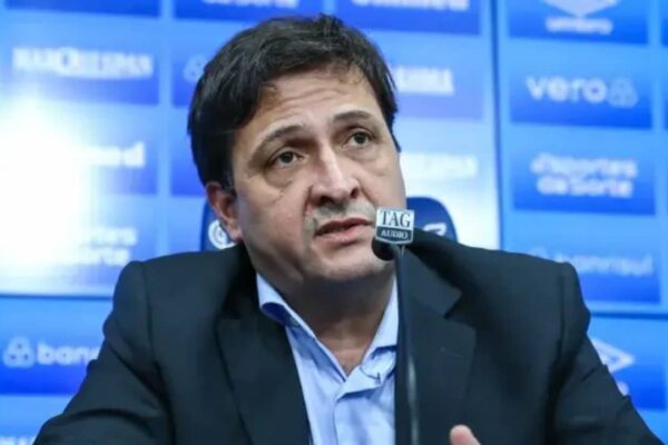 Presidente do Grêmio, Alberto Guerra, atualiza situação de Felipe Carballo