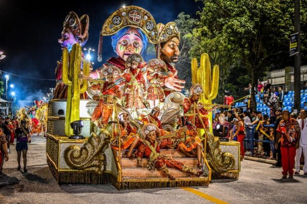 Unidos da Cova da Onça é a campeã do Carnaval de Uruguaiana