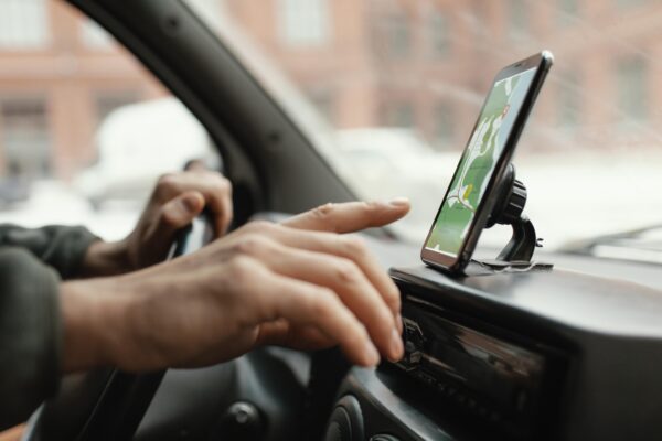 Governo federal deve apresentar nesta segunda-feira projeto de lei que visa regulamentação dos motoristas de aplicativos
