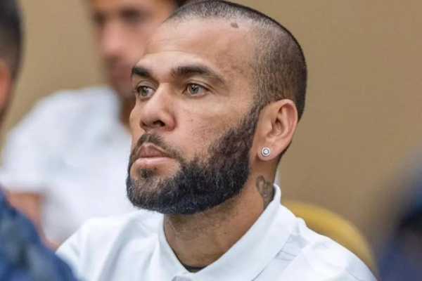 Defesa de Daniel Alves paga fiança de 1 milhão de euros para liberdade provisória
