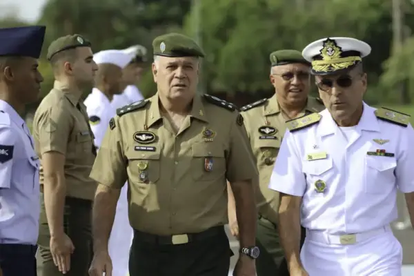 Ex-chefe do Exército afirma que comandante da Aeronáutica ameaçou Jair Bolsonaro de prisão após ver minuta golpista