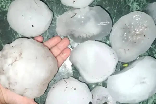 Granizos gigantes caem em Buenos Aires