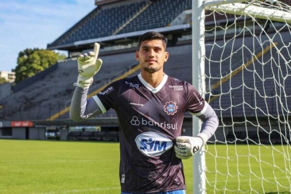 Caxias anuncia a saída do goleiro Fabian Volpi
