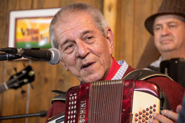 Morre o músico tradicionalista Albino Manique, aos 80 anos
