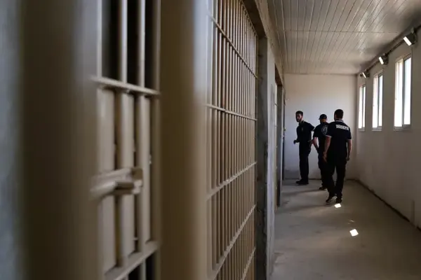 Quatro presos do RS continuam foragidos após saída temporária de Natal