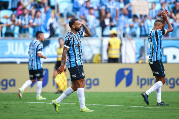 JP Galvão admite mau começo no Grêmio mas projeta recuperação: “Essa fase vai passar”