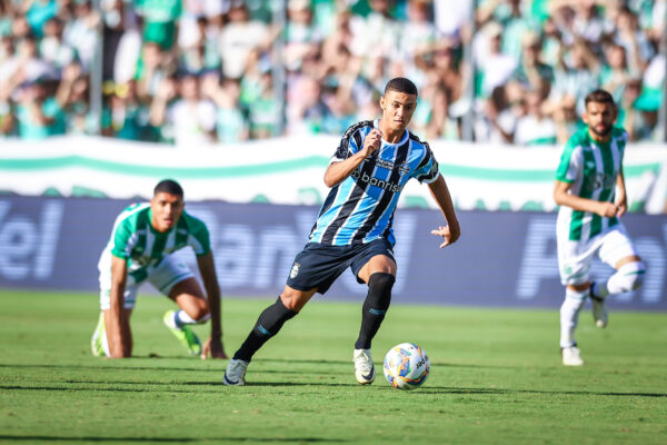 Destaque no Grêmio, Gustavo Nunes atinge metas e tem salário aumentado