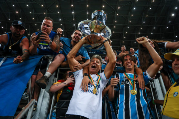 Renato Portaluppi destaca conquista do heptacampeonato: “Entramos na história do clube”