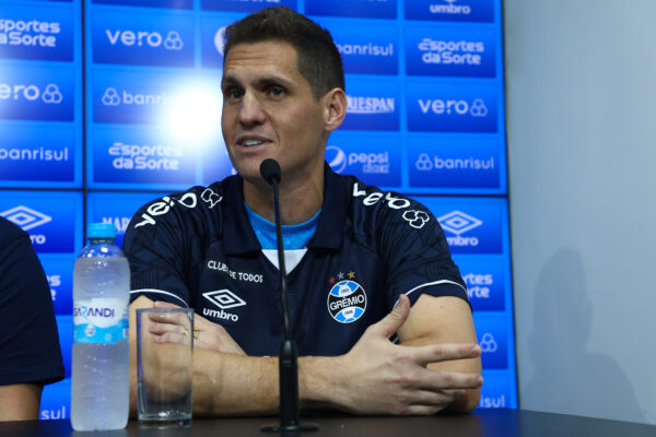 Rafael Cabral é apresentado no Grêmio: “Eu queria um desafio maior”